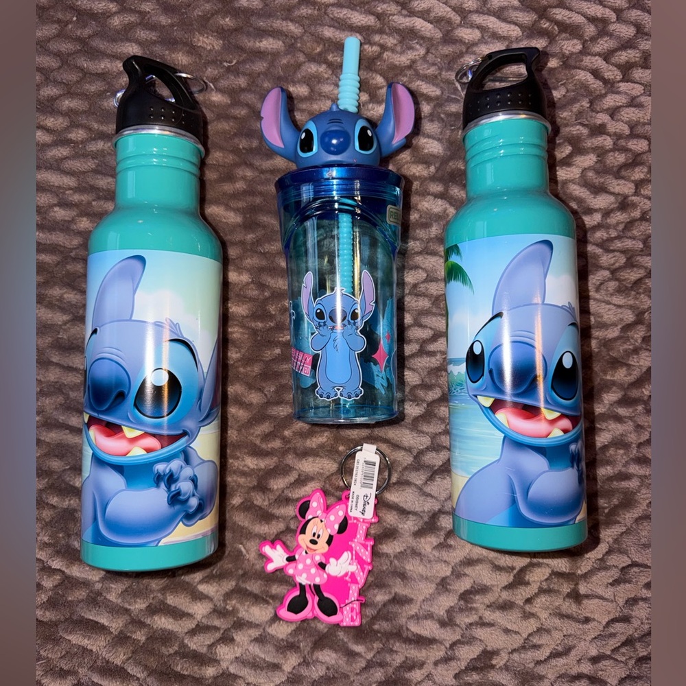 DISNEY 3 water bottles, 1 key chain